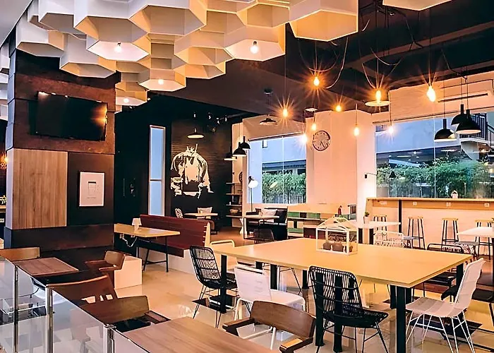 Berry Biz Hotel