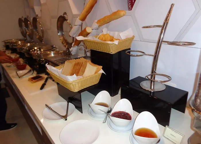 Berry Biz Hotel Seminyak